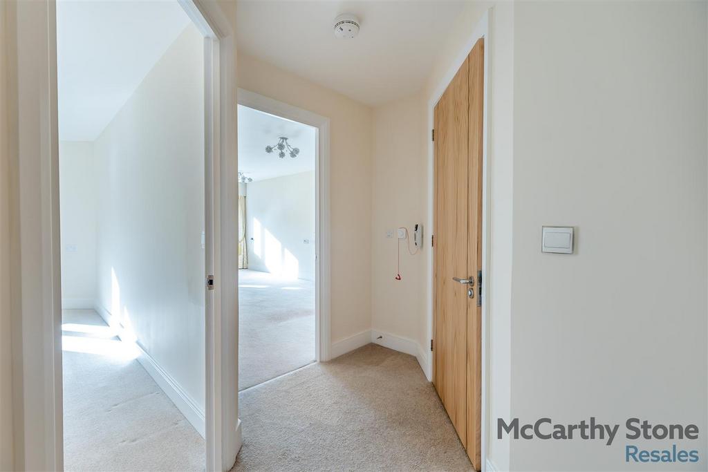 8668330-interior16.jpg