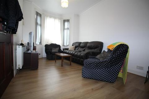 3 bedroom terraced house to rent, King Edwards Road, Enfield