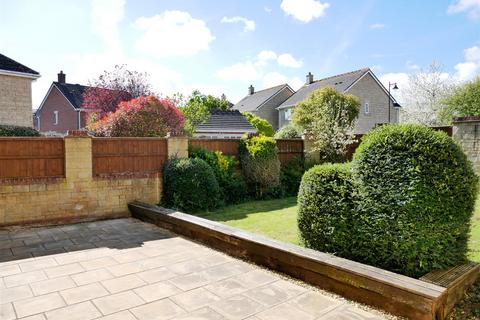 4 bedroom detached house for sale, Amberley Close, Calne