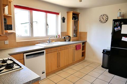 14 Amberley Close, Calne, SN11 9UP