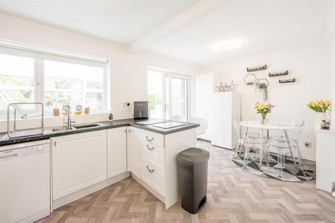 25 Brades Close, Halesowen, B63 2XZ