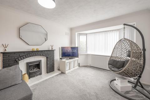 25 Brades Close, Halesowen, B63 2XZ