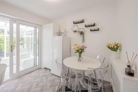 25 Brades Close, Halesowen, B63 2XZ