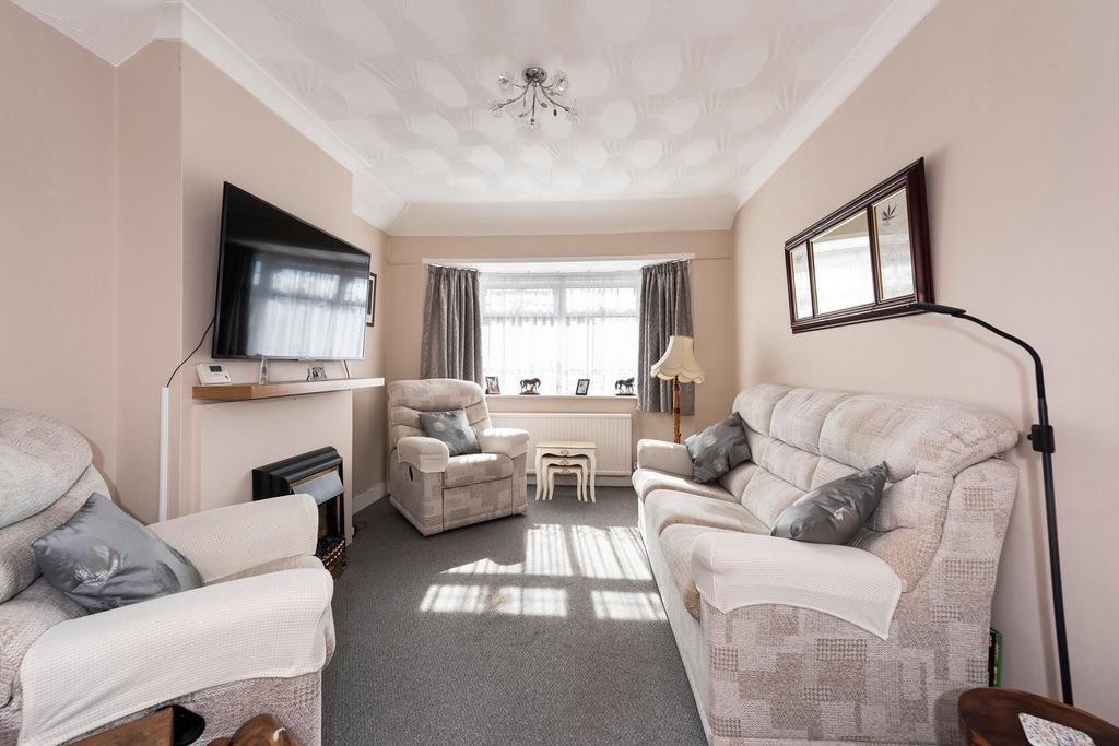 King Harolds Way, Bexleyheath, DA7 2 bed semidetached bungalow for