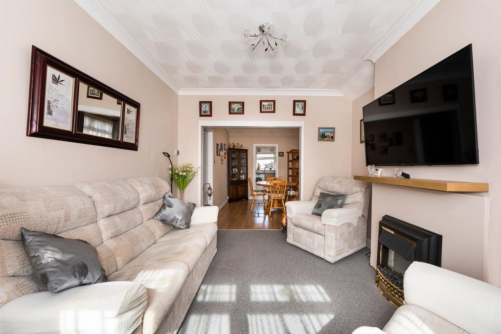 King Harolds Way, Bexleyheath, DA7 2 bed semidetached bungalow for