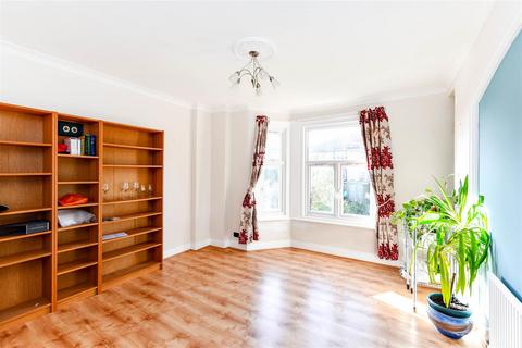 2 bedroom flat for sale, Marlborough Road, London