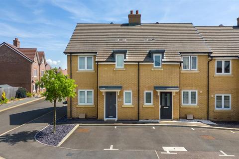 3 bedroom end of terrace house for sale, Topaz Lane, Aylesbury HP18