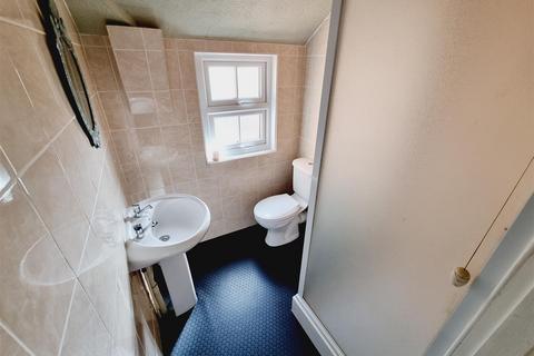 1 bedroom flat to rent, 82 High Street, Rushden NN10