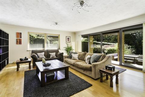 4 bedroom detached bungalow for sale, Silver Close, Kingswood, Tadworth