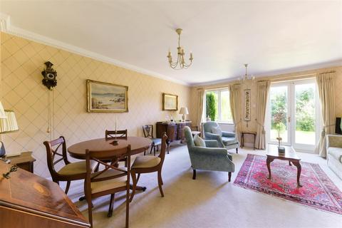 10 Corner Farm Close, Tadworth, KT20 5SJ