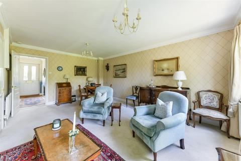 10 Corner Farm Close, Tadworth, KT20 5SJ