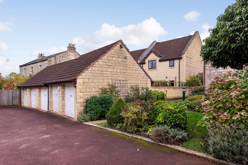 21 Harbutts, Bathampton, Bath, BA2 6 TA 3.jpg