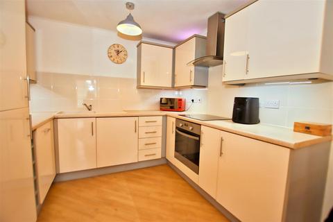 2 bedroom flat for sale, Lockwood Court,Todd Close, Borehamwood