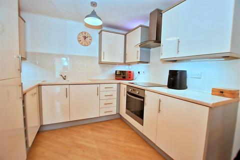 2 bedroom flat for sale, Lockwood Court,Todd Close, Borehamwood