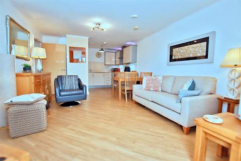 2 bedroom flat for sale, Lockwood Court,Todd Close, Borehamwood