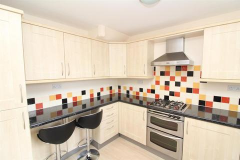 3 bedroom terraced house to rent, Sutherland Grove, Bletchley