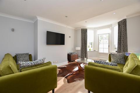 2 bedroom flat for sale, Pevensey Road, St. Leonards-On-Sea