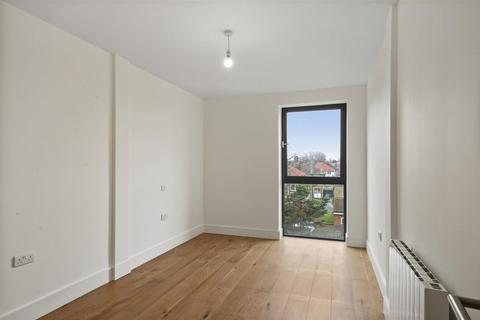 2 bedroom flat to rent, 369 Staines Road, Hounslow TW4