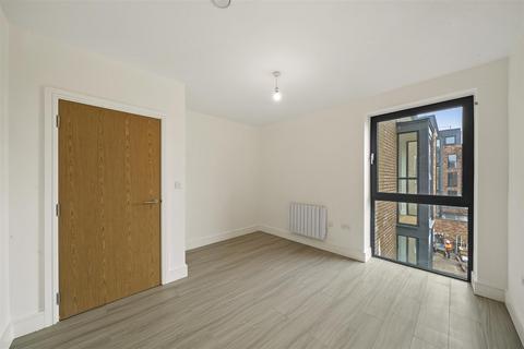 2 bedroom flat to rent, 369 Staines Road, Hounslow TW4