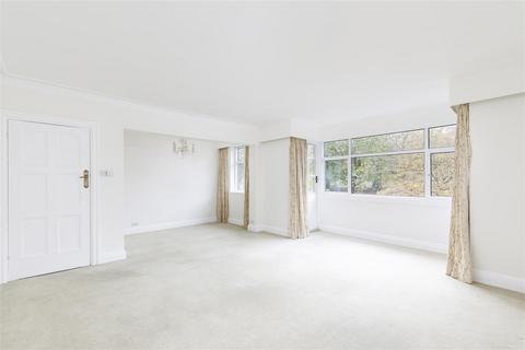 3 bedroom flat to rent, Nizells Avenue, Hove, BN3