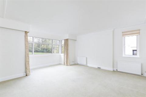 3 bedroom flat to rent, Nizells Avenue, Hove, BN3