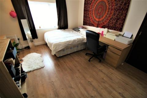 5 bedroom semi-detached house to rent, Walmsley Road, Hyde Park, Leeds, LS6 1NG