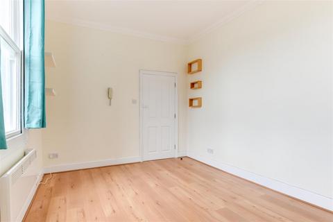 Studio to rent, Church Road, Hove