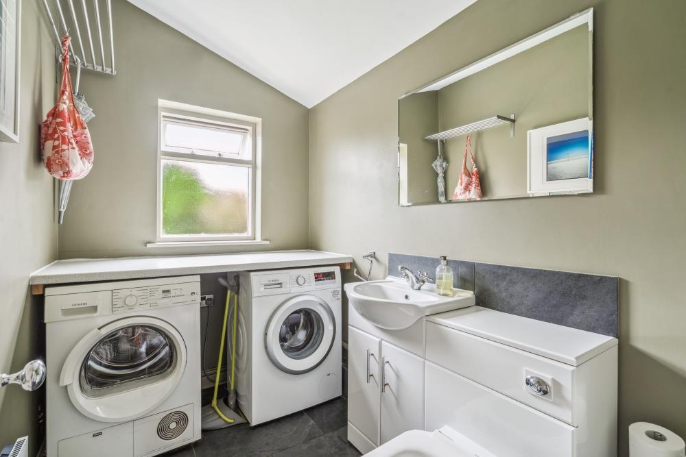 Cloak room / utility room