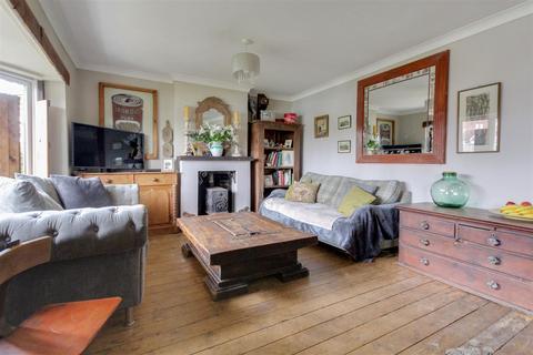 3 Glendale Road, Burnham-on-crouch, CM0 8LY