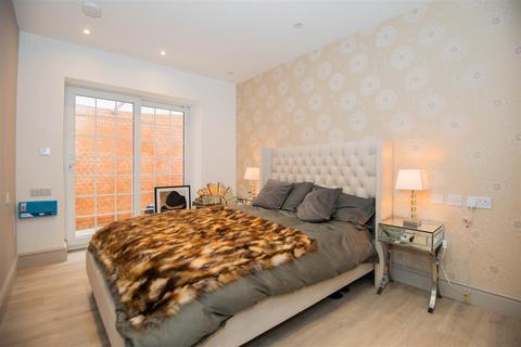 1 bedroom house to rent, Gloucester Road, Teddington