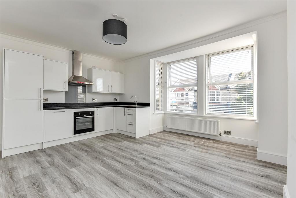 Richardson Road, Hove 2 bed flat £1,500 pcm (£346 pw)