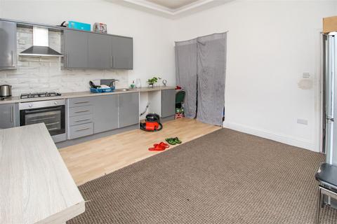 31 Grantham Road, Bradford, BD7 1RN