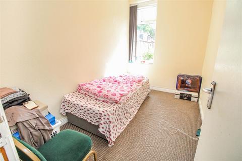 31 Grantham Road, Bradford, BD7 1RN