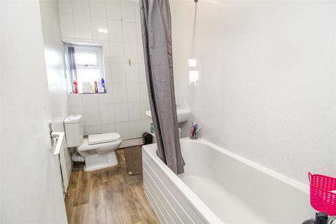 31 Grantham Road, Bradford, BD7 1RN