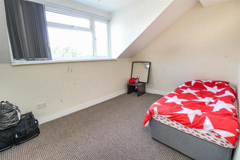 31 Grantham Road, Bradford, BD7 1RN