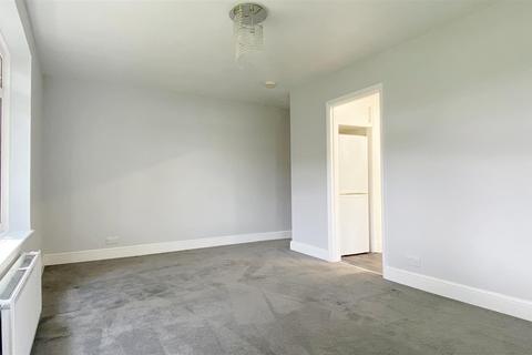 2 bedroom flat to rent, Stonehurst Road, Worthing BN13