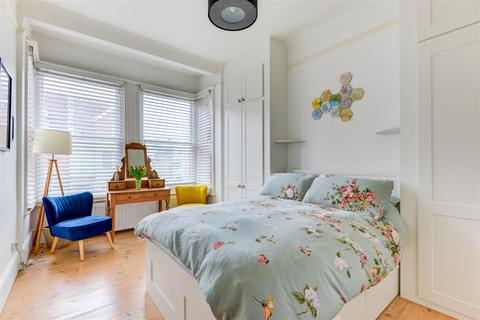 2 bedroom apartment to rent, Cissbury Road, Hove BN3