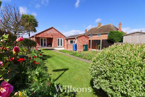 3 bedroom detached bungalow for sale, Holywell Road, Alford