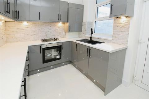 4 Christopher Terrace, Bradford, BD5 9DJ