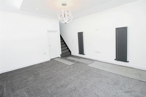 4 Christopher Terrace, Bradford, BD5 9DJ