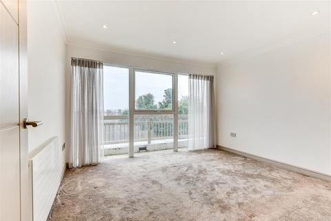 2 bedroom penthouse to rent, The Drive, Hove
