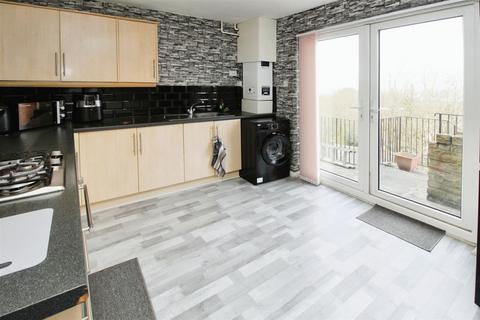 4 bedroom end of terrace house for sale, Astral View, Bradford BD6