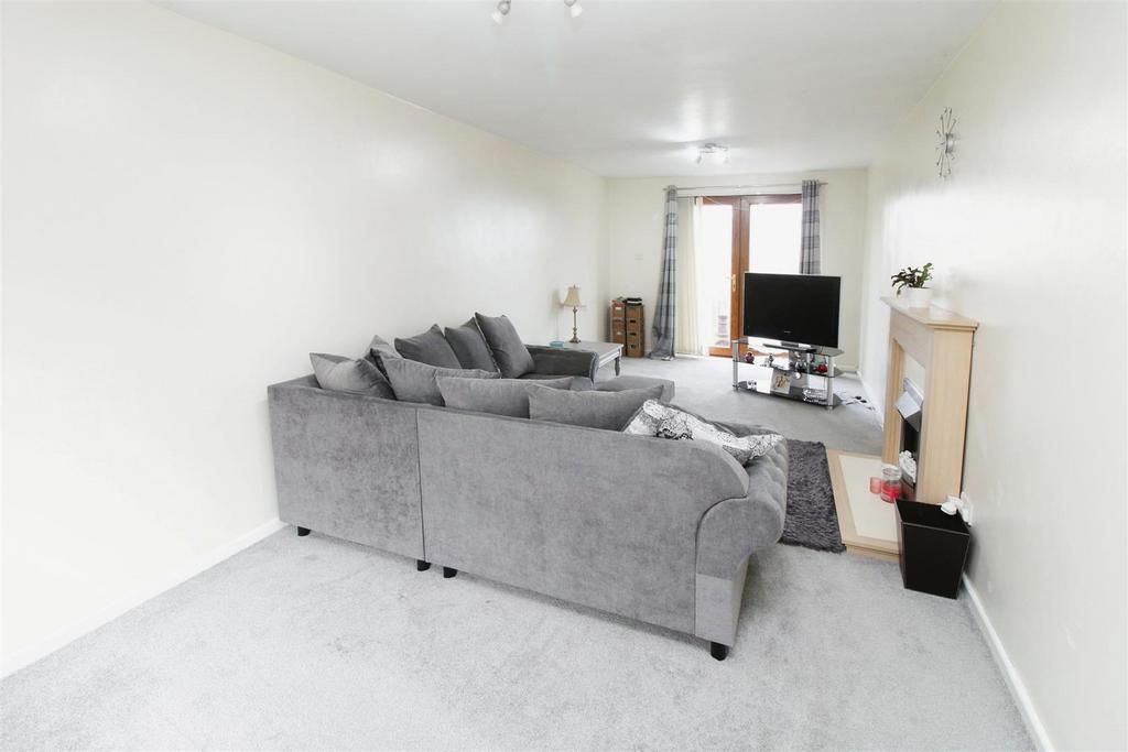 Astral View, Bradford BD6 4 bed end of terrace house for sale £200,000