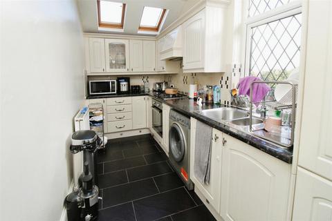 3 bedroom semi-detached house for sale, Hollingwood Mount, Bradford BD7