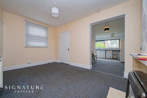 2 bedroom end of terrace house to rent, Austin Villas, Watford