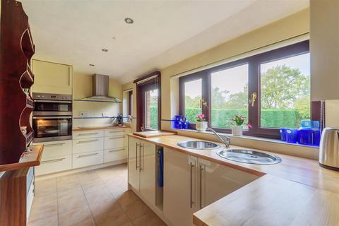 6 bedroom detached house for sale, 19 Chapel Road, Southampton SO31