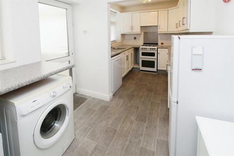 75 Common Road, Low Moor, Bradford, BD12 0TN