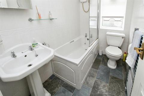75 Common Road, Low Moor, Bradford, BD12 0TN