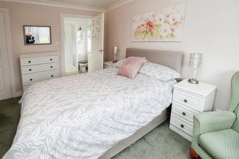 75 Common Road, Low Moor, Bradford, BD12 0TN