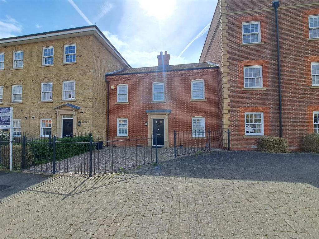 Greenkeepers Road, Great Denham, Bedford 4 bed terraced house for sale